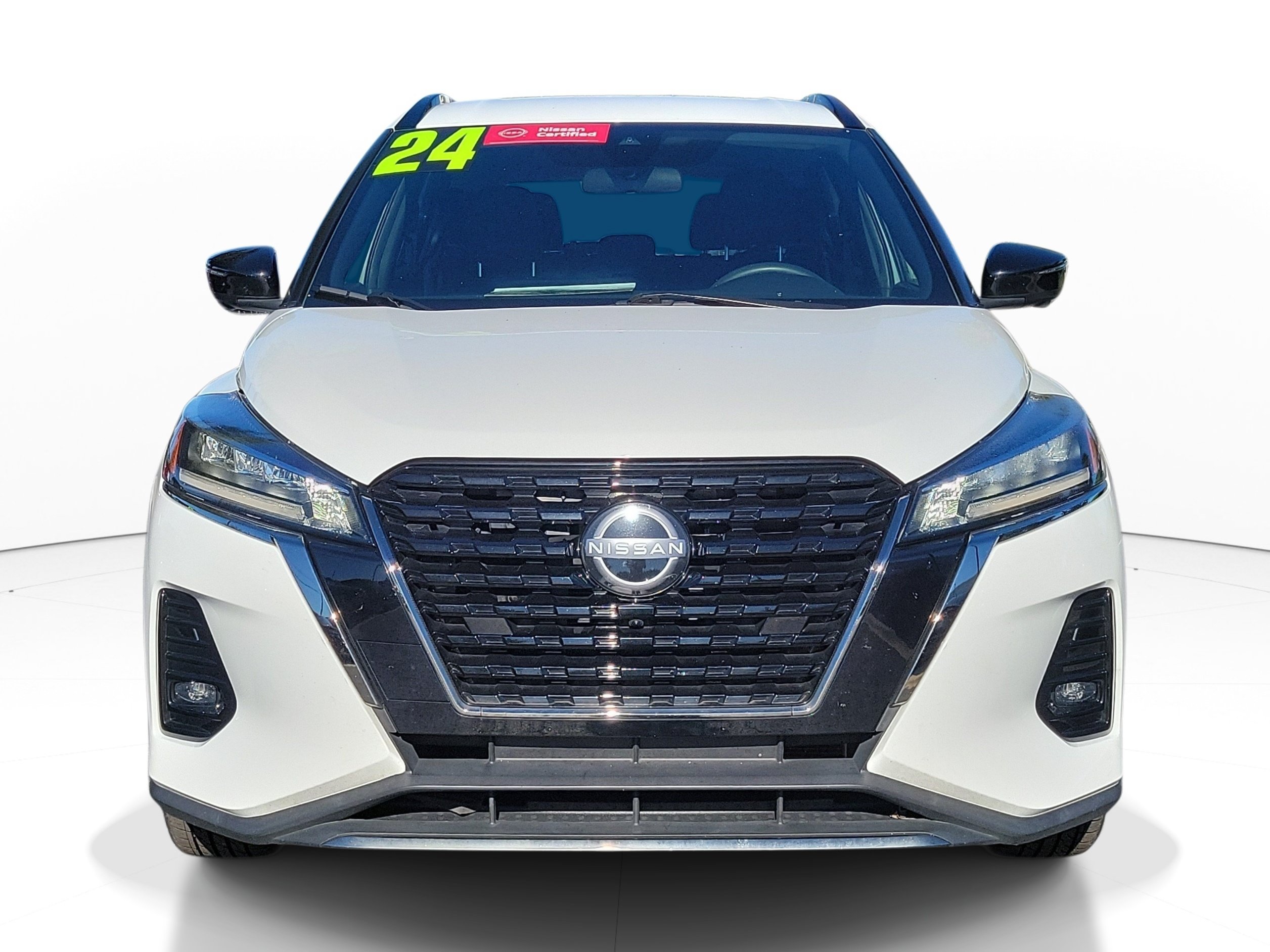 Certified 2024 Nissan Kicks SR FWD image 2