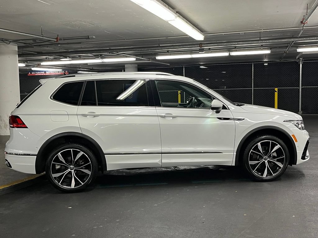 Used 2024 Volkswagen Tiguan SEL R-Line AWD/4WD image 40