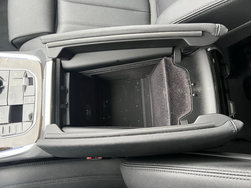 Used 2021 BMW X7 xDrive40i w/ Premium Package image 17