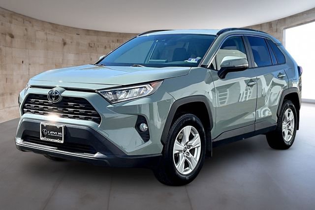 Used 2019 Toyota RAV4 XLE w/ Convenience Package image 3