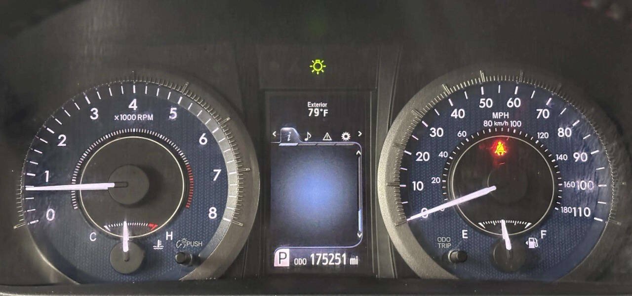 Used 2015 Toyota Sienna XLE FWD image 39
