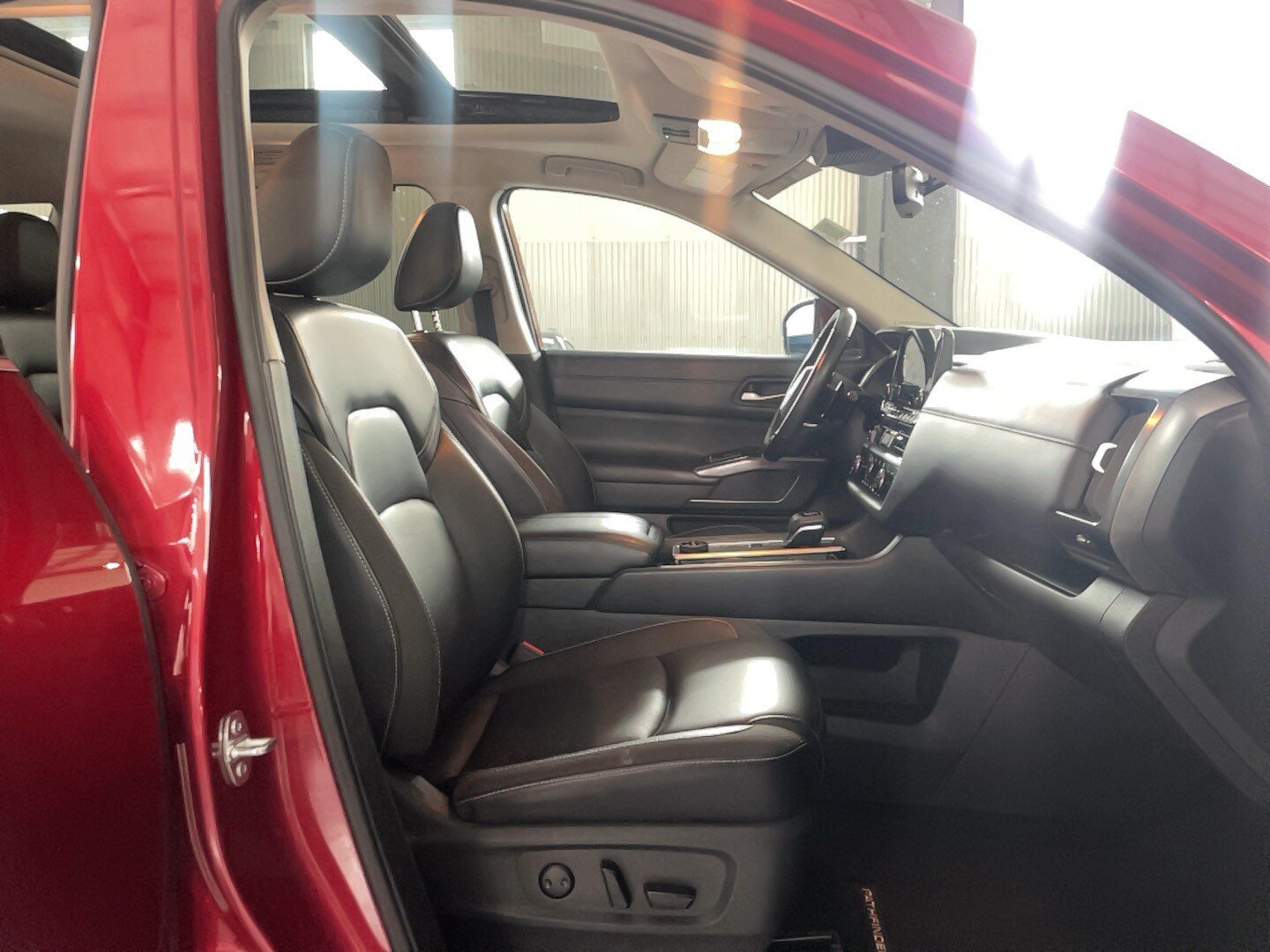 Used 2024 Nissan Pathfinder SL w/ SL Premium Package AWD/4WD image 16