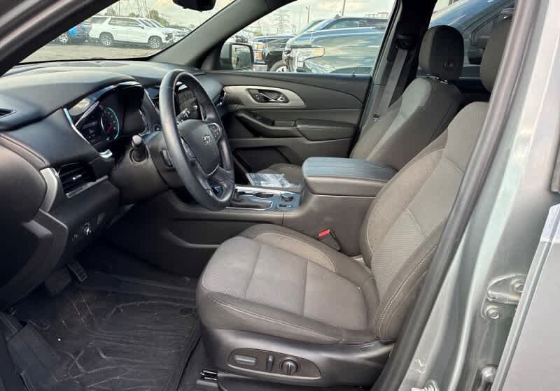 Used 2023 Chevrolet Traverse LT w/ Midnight/Sport Edition AWD/4WD image 3