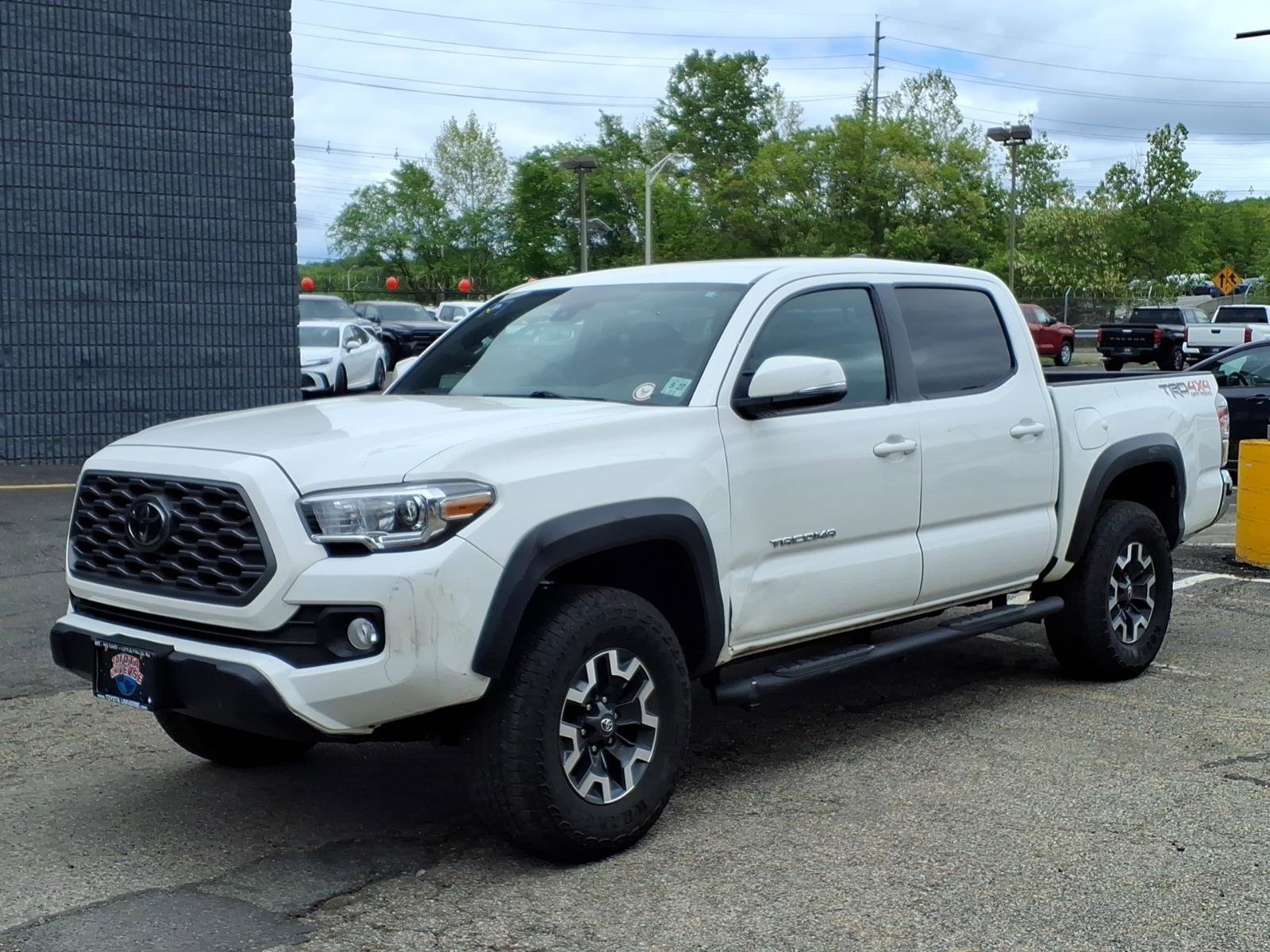 Used 2022 Toyota Tacoma TRD Off-Road AWD/4WD image 3
