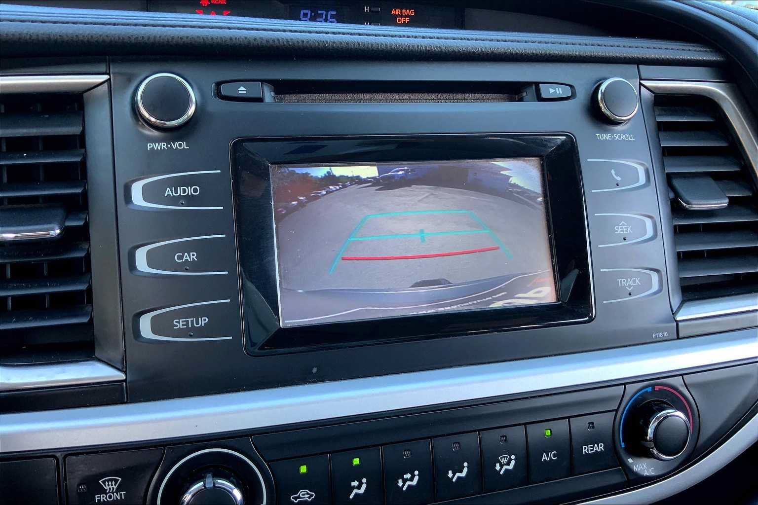 Used 2019 Toyota Highlander LE FWD image 25
