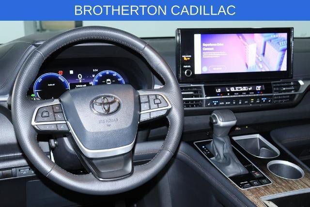 Used 2025 Toyota Sienna Platinum AWD/4WD image 20