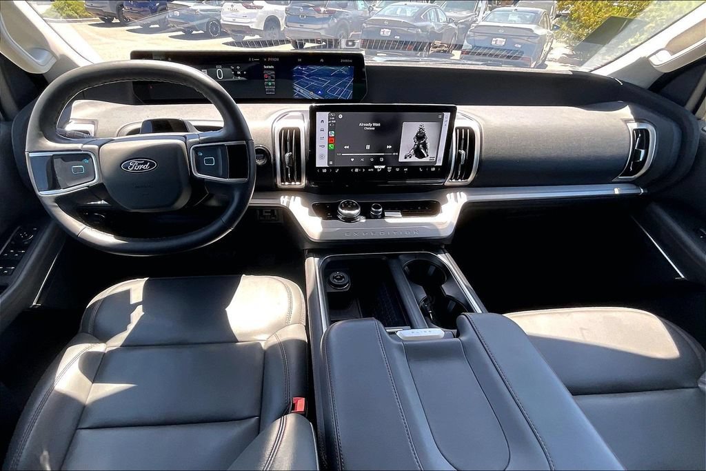 Used 2025 Ford Expedition Active AWD/4WD image 16