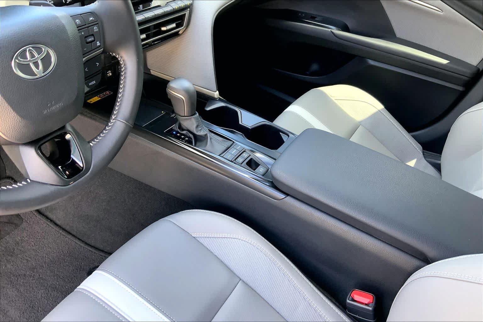 Used 2025 Toyota Camry SE FWD image 31