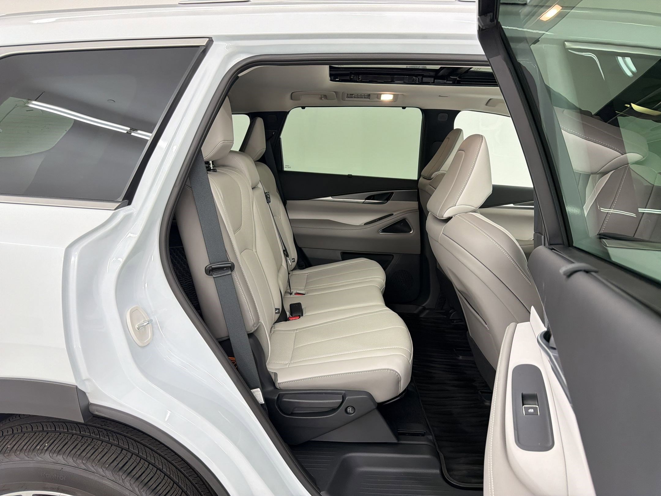 Used 2026 INFINITI QX60 Luxe w/ Cargo Package FWD image 29