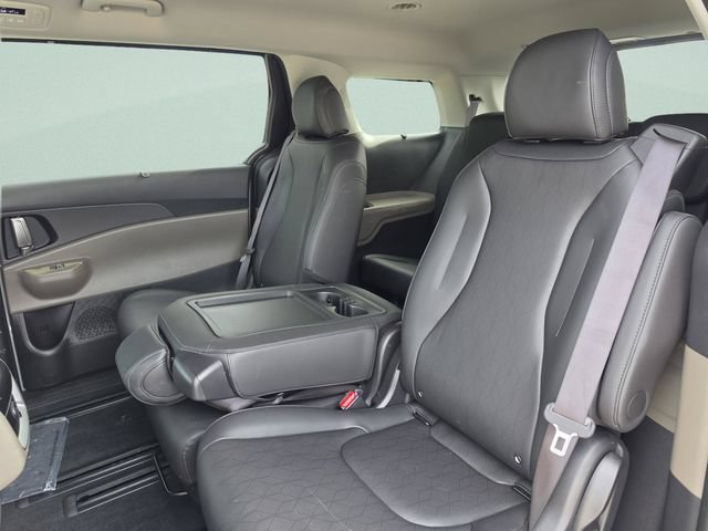 Used 2025 Kia Carnival EX FWD image 27