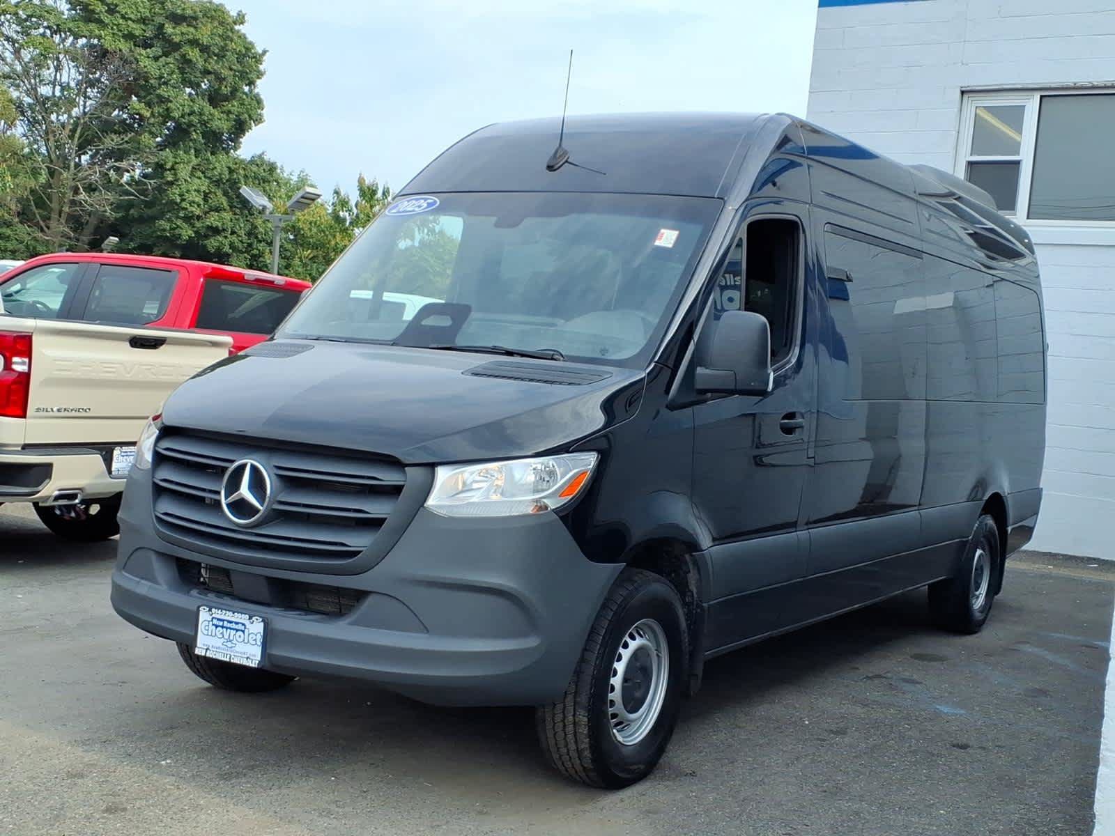 Used 2025 Mercedes-Benz Sprinter 2500 image 3