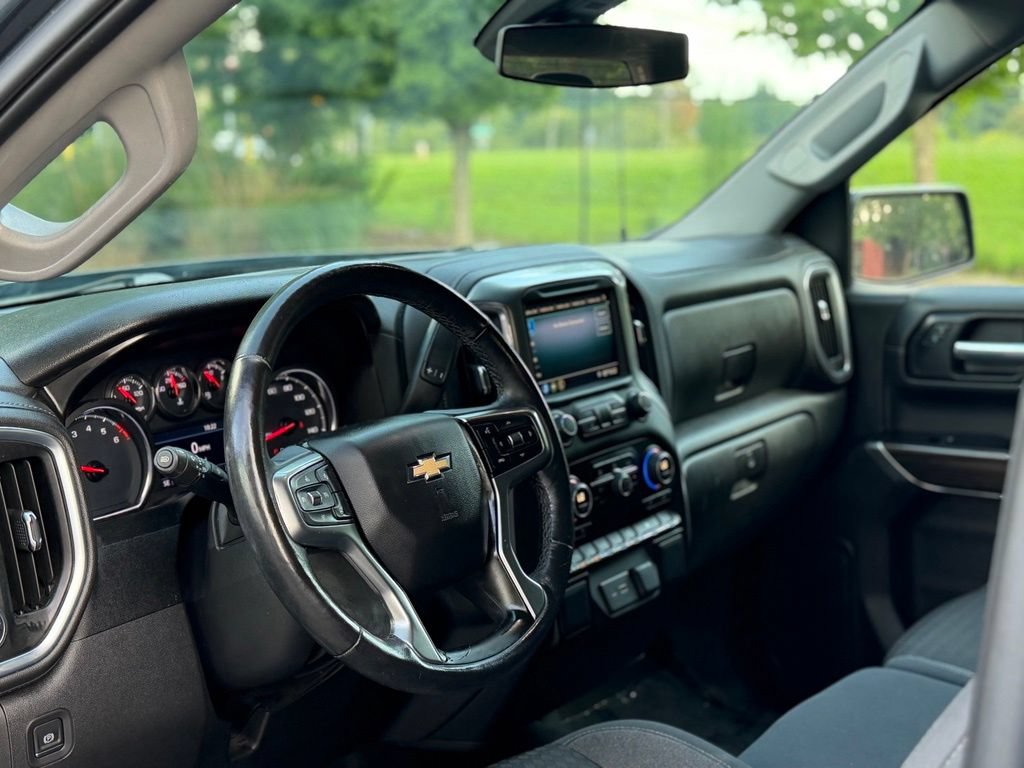 Used 2020 Chevrolet Silverado 1500 LT w/ Convenience Package AWD/4WD image 11