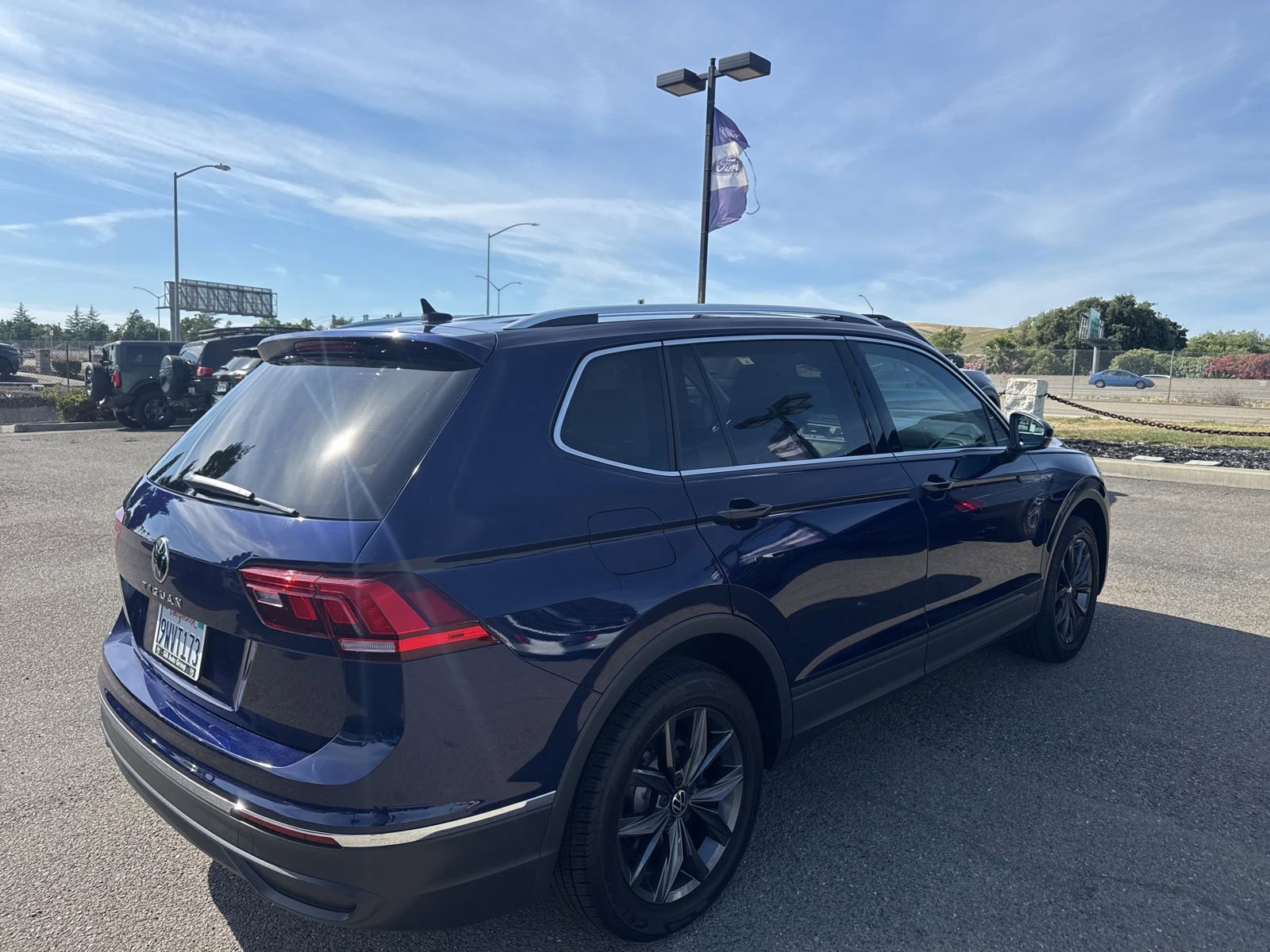 Used 2022 Volkswagen Tiguan SE FWD image 5