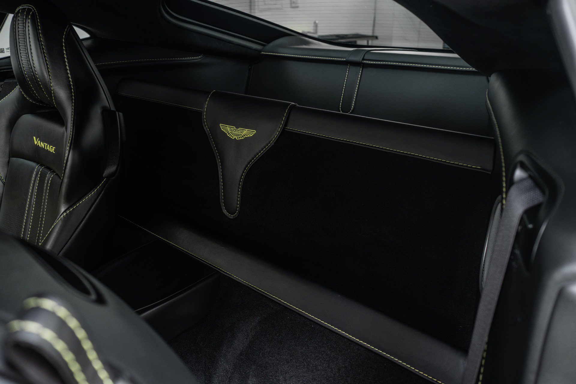 Used 2019 Aston Martin V8 Vantage Coupe RWD image 16