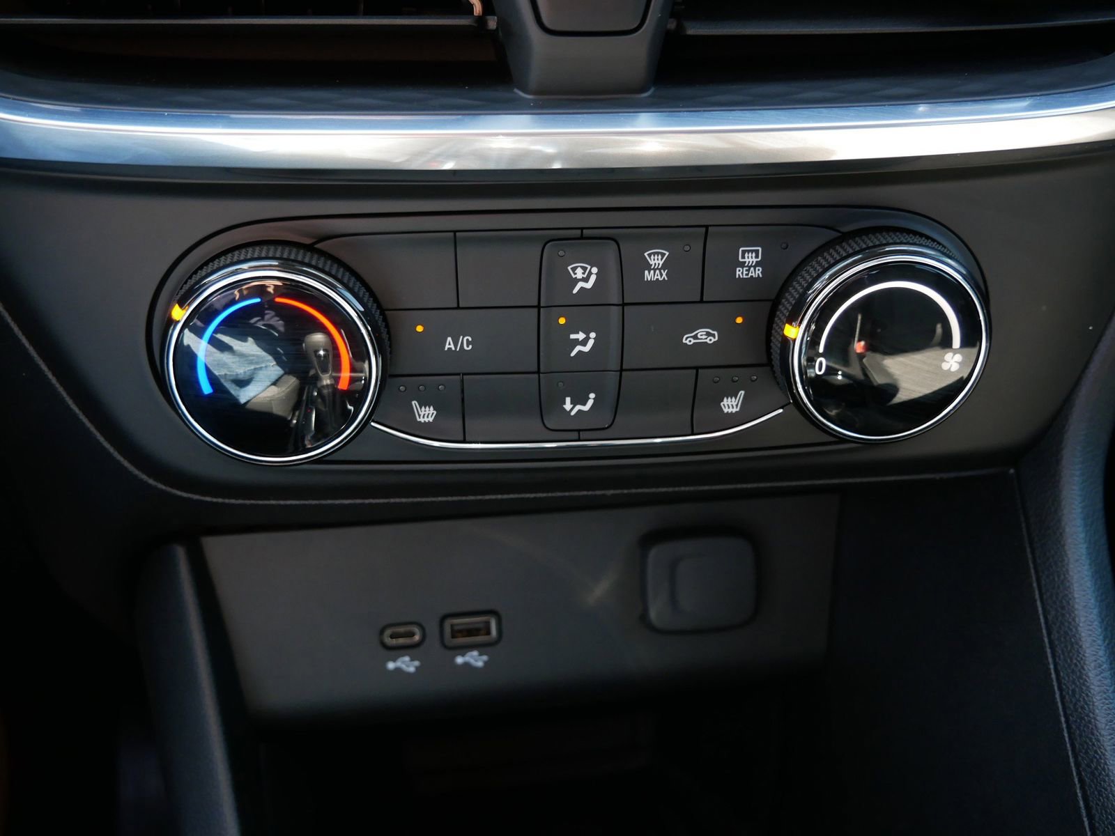 Used 2024 Buick Encore GX Preferred w/ Comfort Package image 19