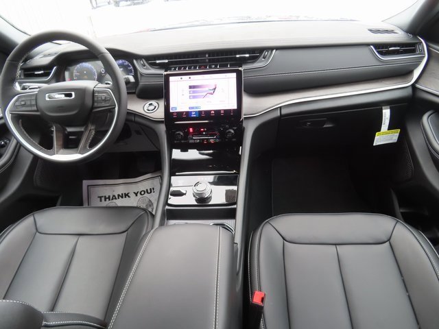 New 2025 Jeep Grand Cherokee Limited w/ Black Appearance Package image 26