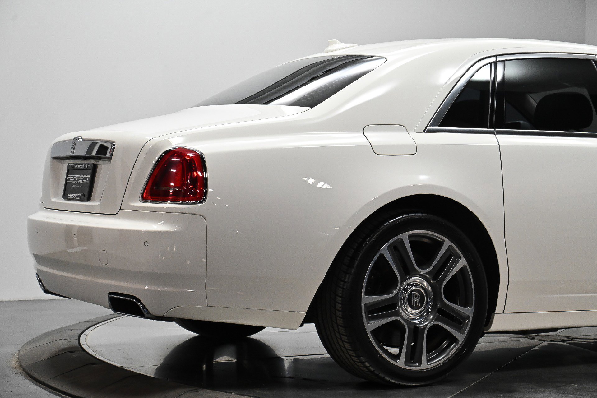 Used 2017 Rolls-Royce Ghost image 14