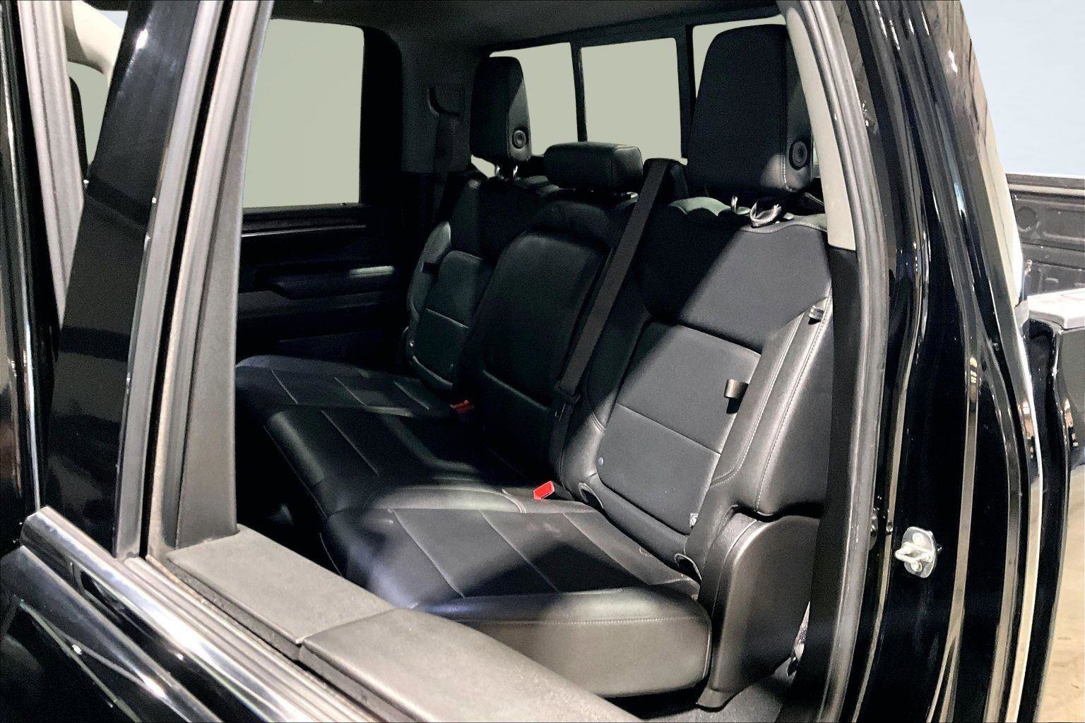 Used 2024 Chevrolet Silverado 2500 LTZ w/ LTZ Convenience Package image 28