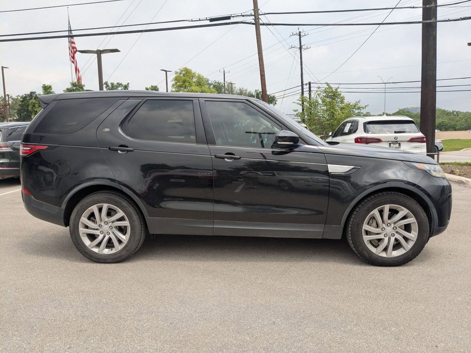 Used 2018 Land Rover Discovery HSE AWD/4WD image 2