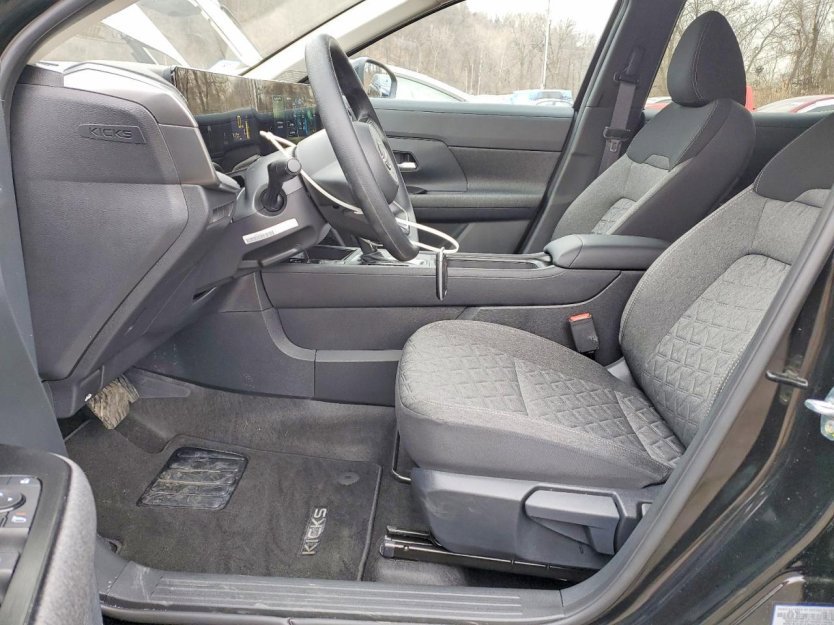 Used 2026 Nissan Kicks SV w/ Charging Package image 6