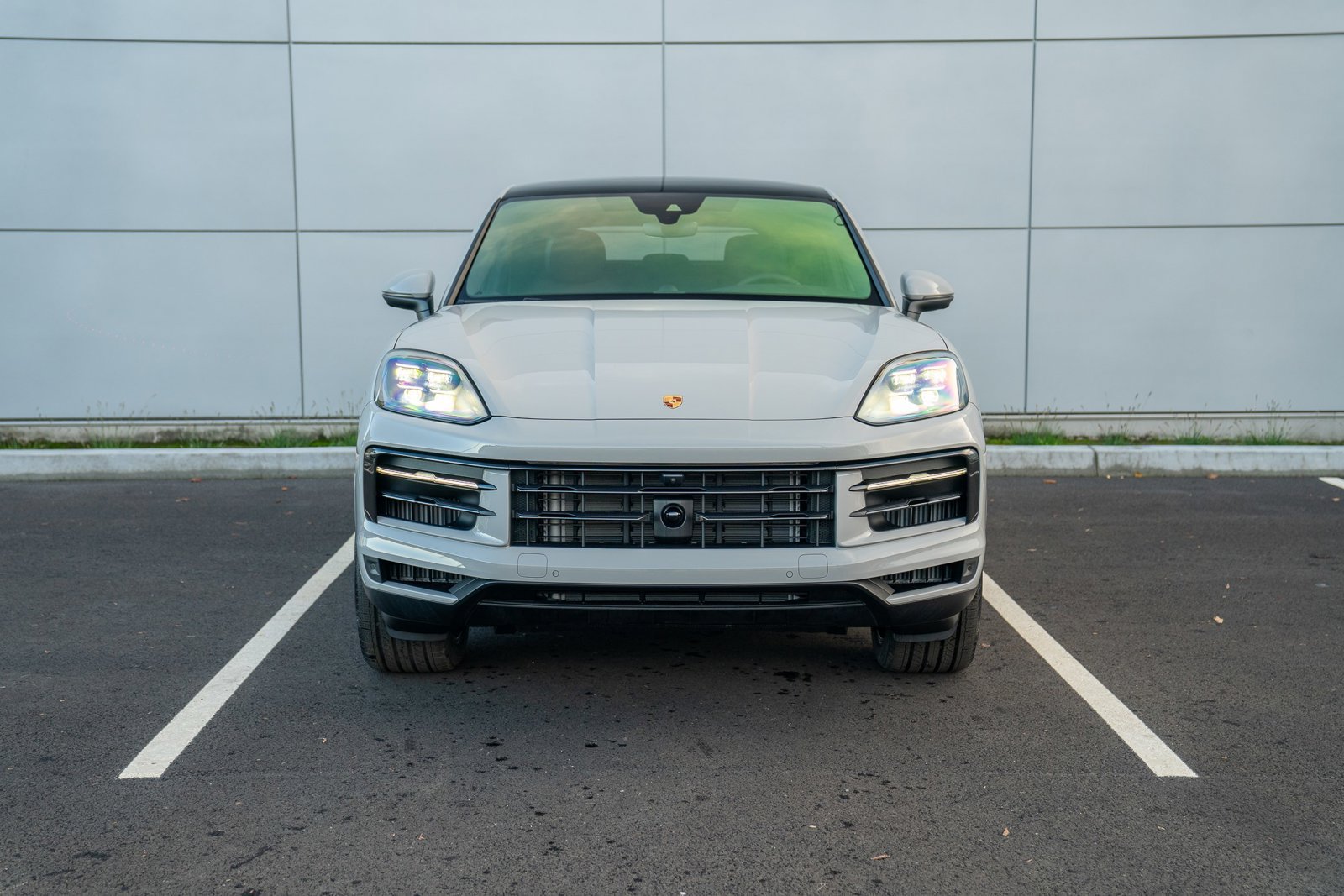 New 2026 Porsche Cayenne E-Hybrid Coupe AWD/4WD image 6