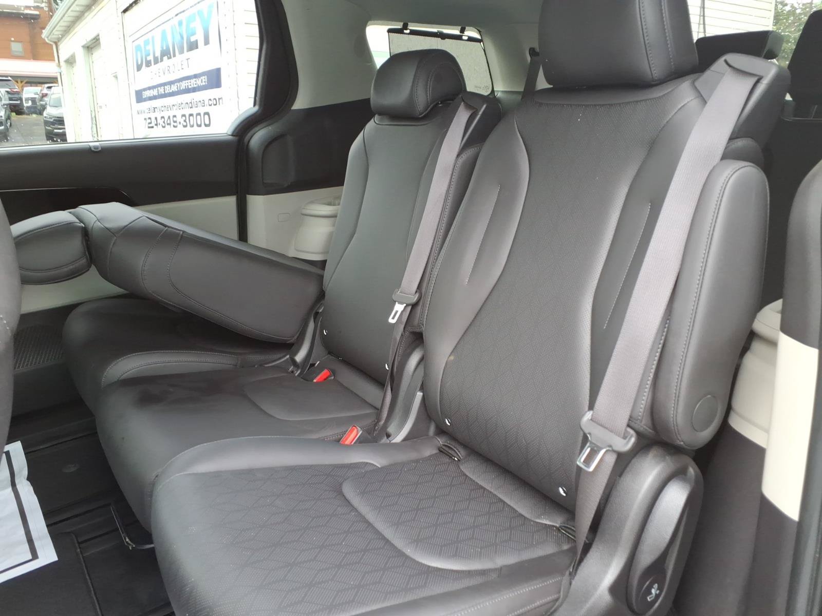 Used 2023 Kia Carnival EX FWD image 13