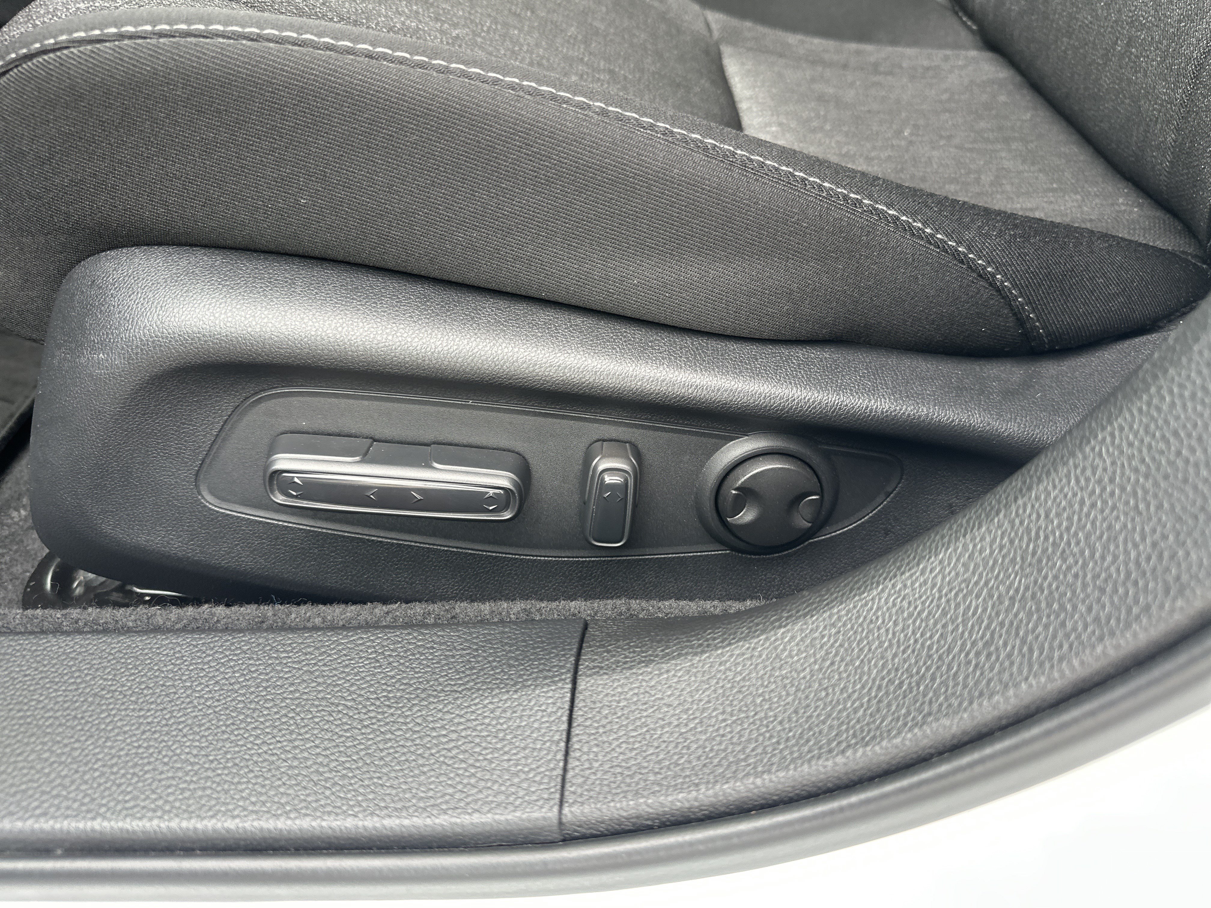 Certified 2025 Honda Accord SE image 12