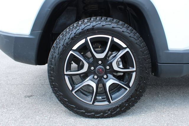 Used 2025 Jeep Compass Trailhawk w/ Trailhawk Convenience Group AWD/4WD image 35