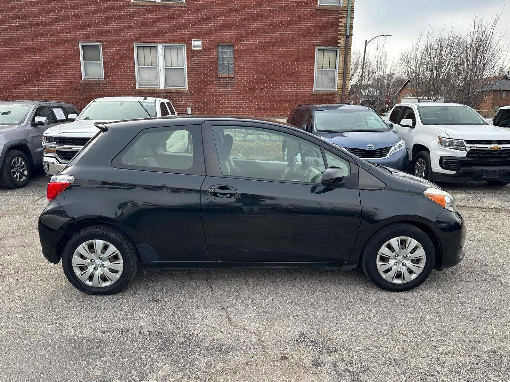 Used 2012 Toyota Yaris L image 4