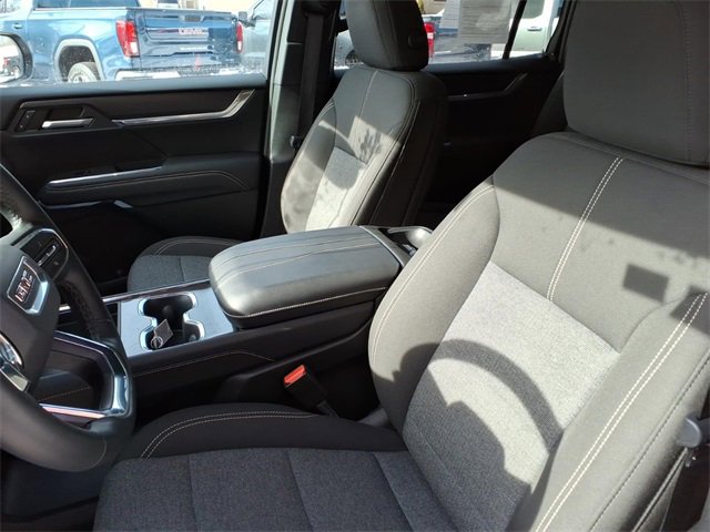 Used 2025 GMC Acadia Elevation image 10