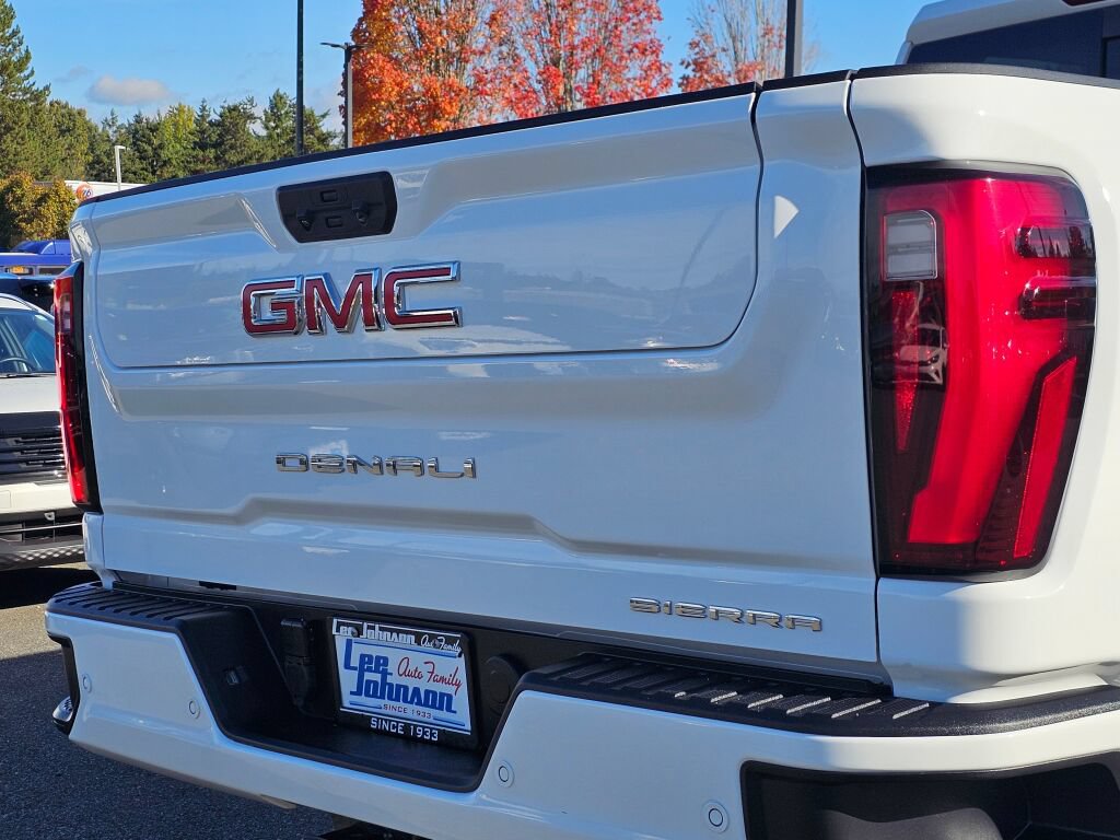 Certified 2025 GMC Sierra 3500 Denali w/ Denali Reserve Package AWD/4WD image 28