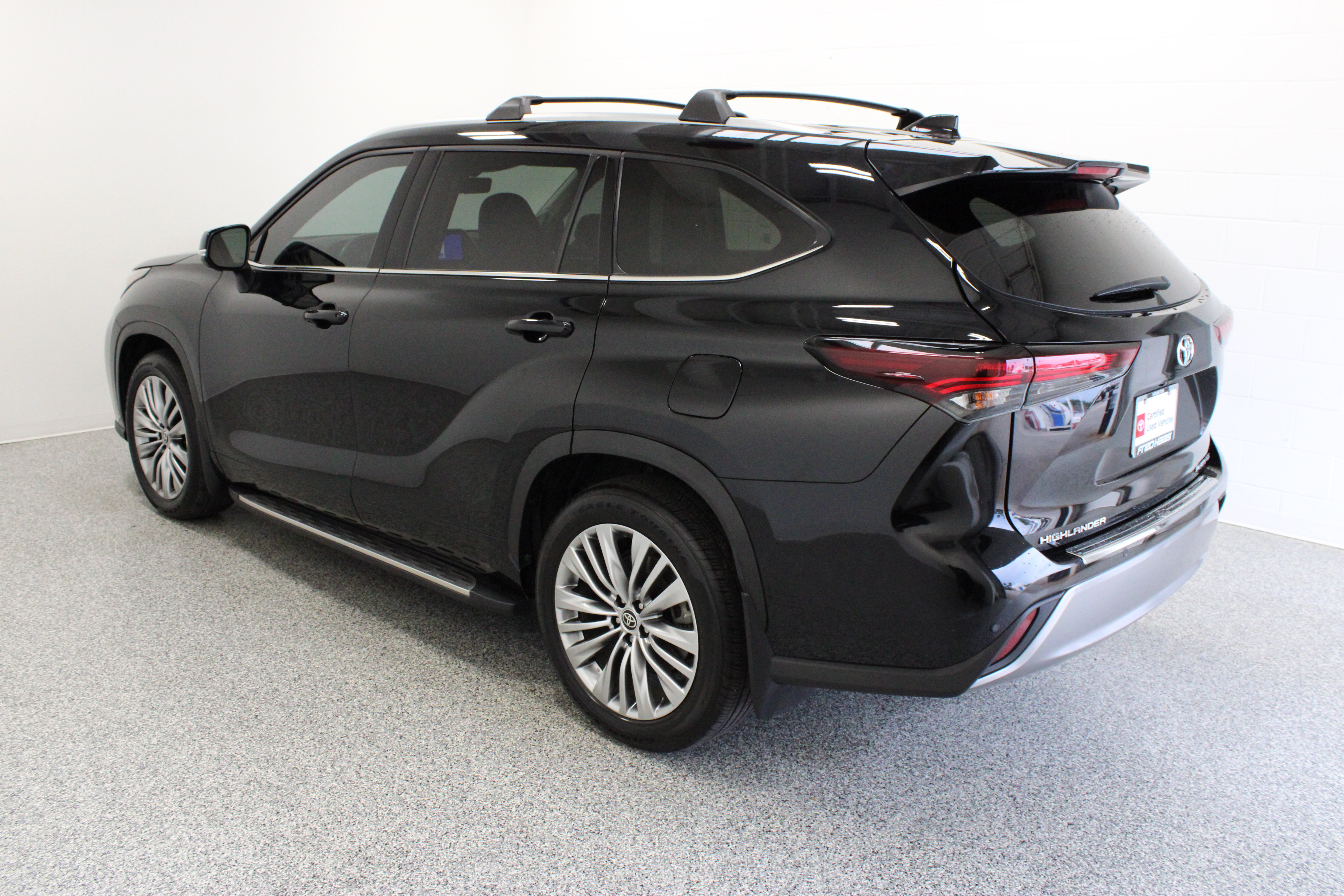 Used 2024 Toyota Highlander Platinum FWD image 9