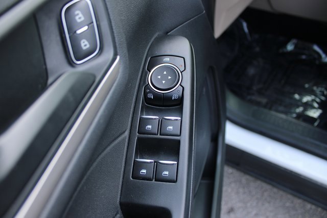 Used 2022 Ford Escape SE w/ Cold Weather Package image 11