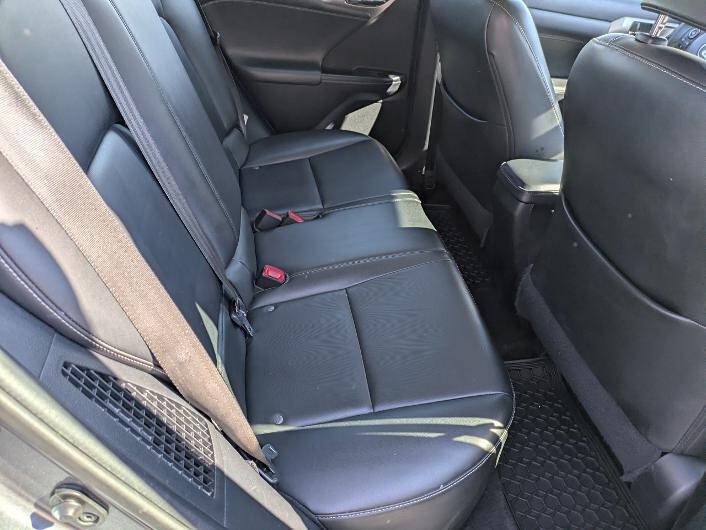Used 2015 Lexus CT 200h w/ Seat Comfort Package FWD image 17