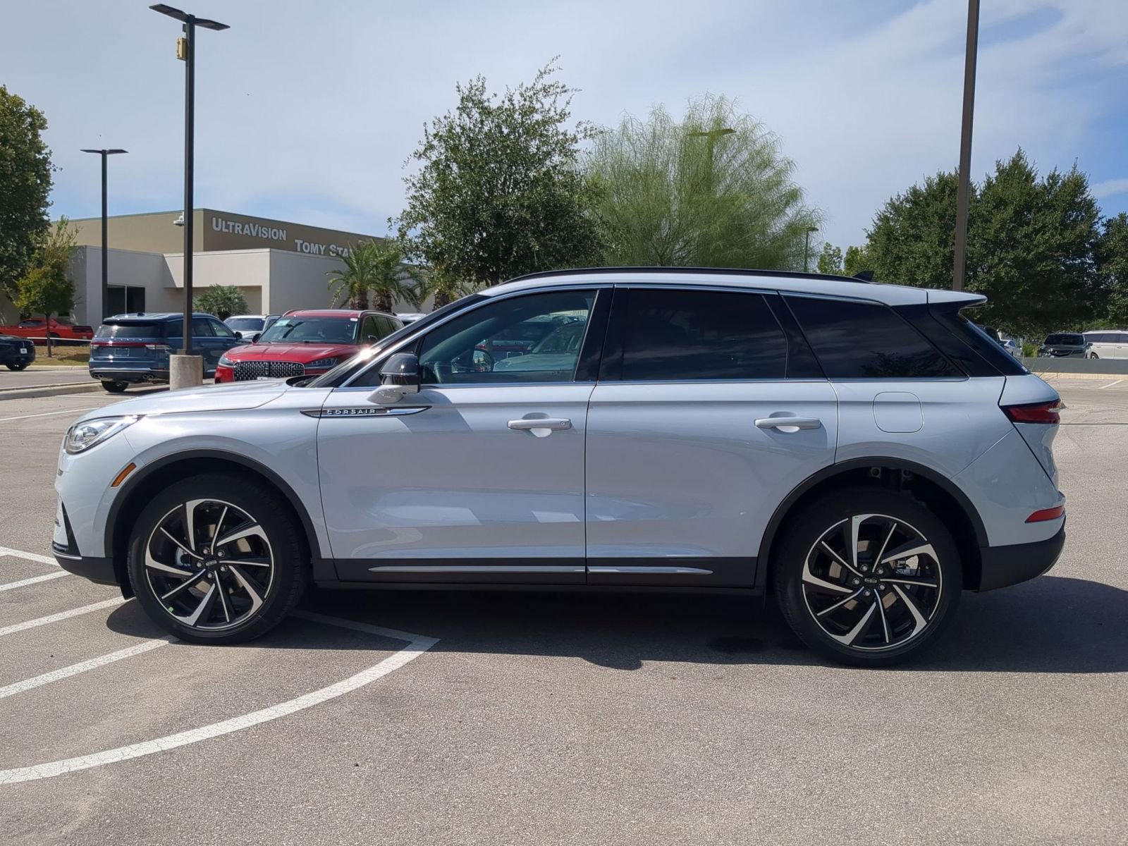 New 2026 Lincoln Corsair Reserve FWD image 6