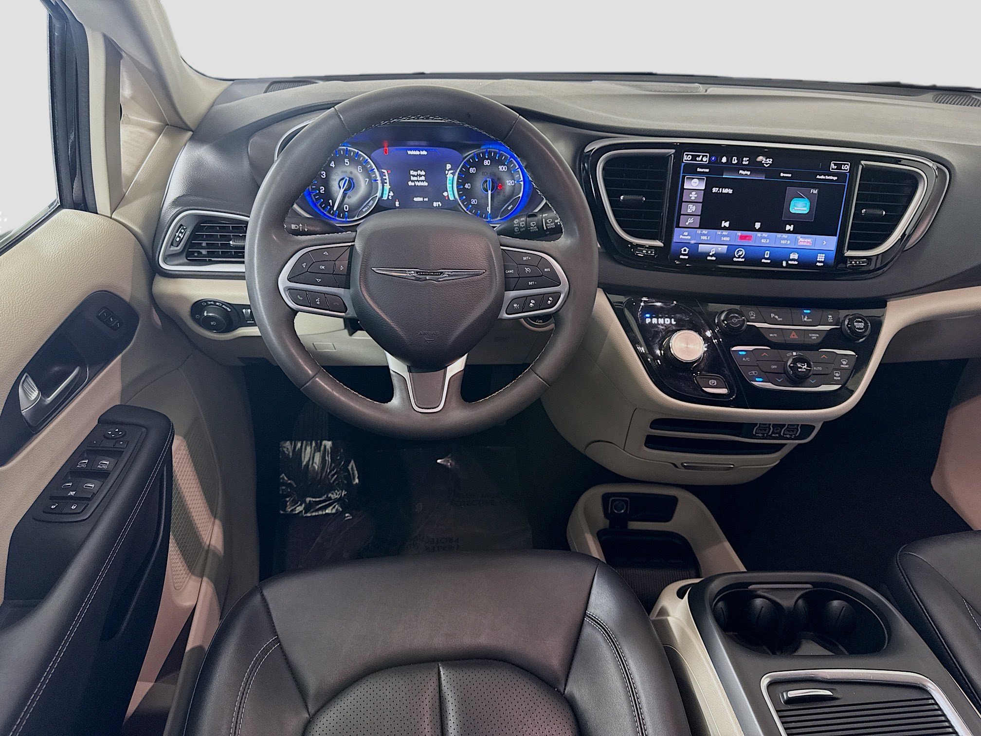 Used 2024 Chrysler Pacifica Touring-L FWD image 17