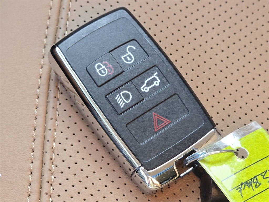 New 2025 Land Rover Defender 110 S image 43