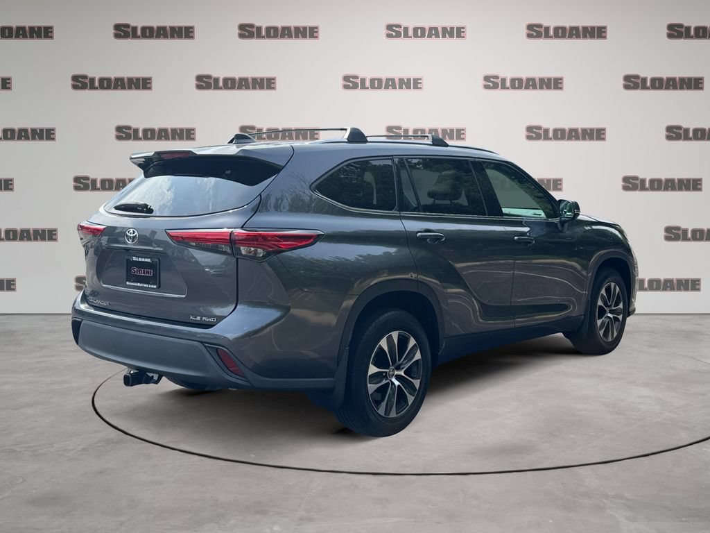 Used 2020 Toyota Highlander XLE AWD/4WD image 5
