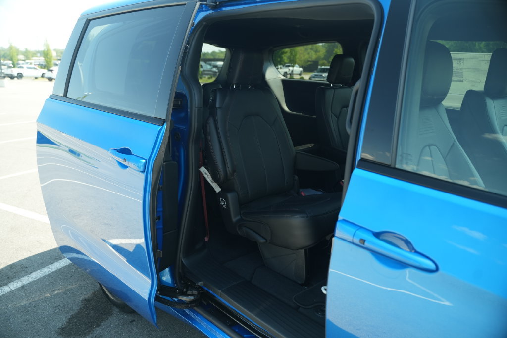 New 2027 Chrysler Pacifica Select FWD image 19