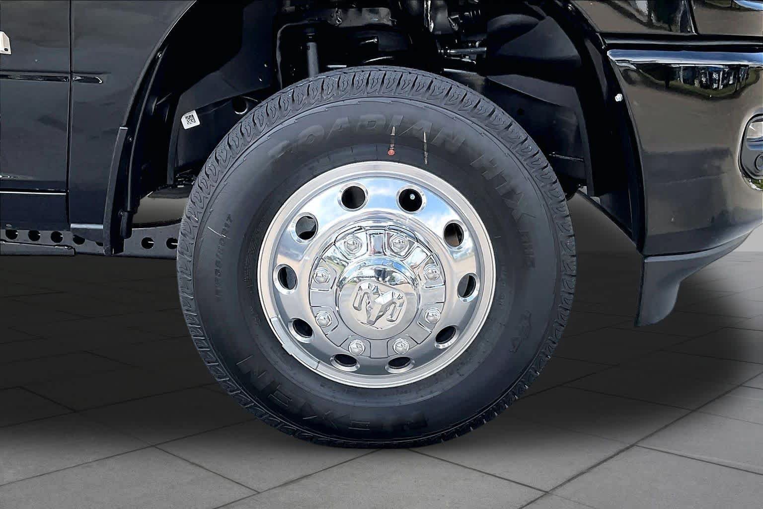 New 2027 RAM 3500 Big Horn AWD/4WD image 11