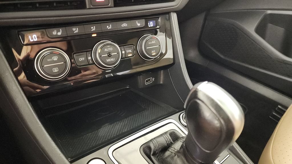 Used 2020 Volkswagen Jetta SEL FWD image 17