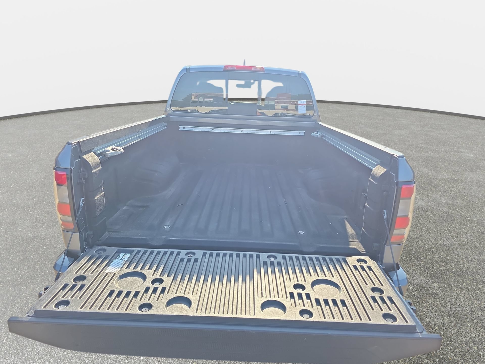 Used 2024 Nissan Frontier SV w/ Technology Package RWD image 12