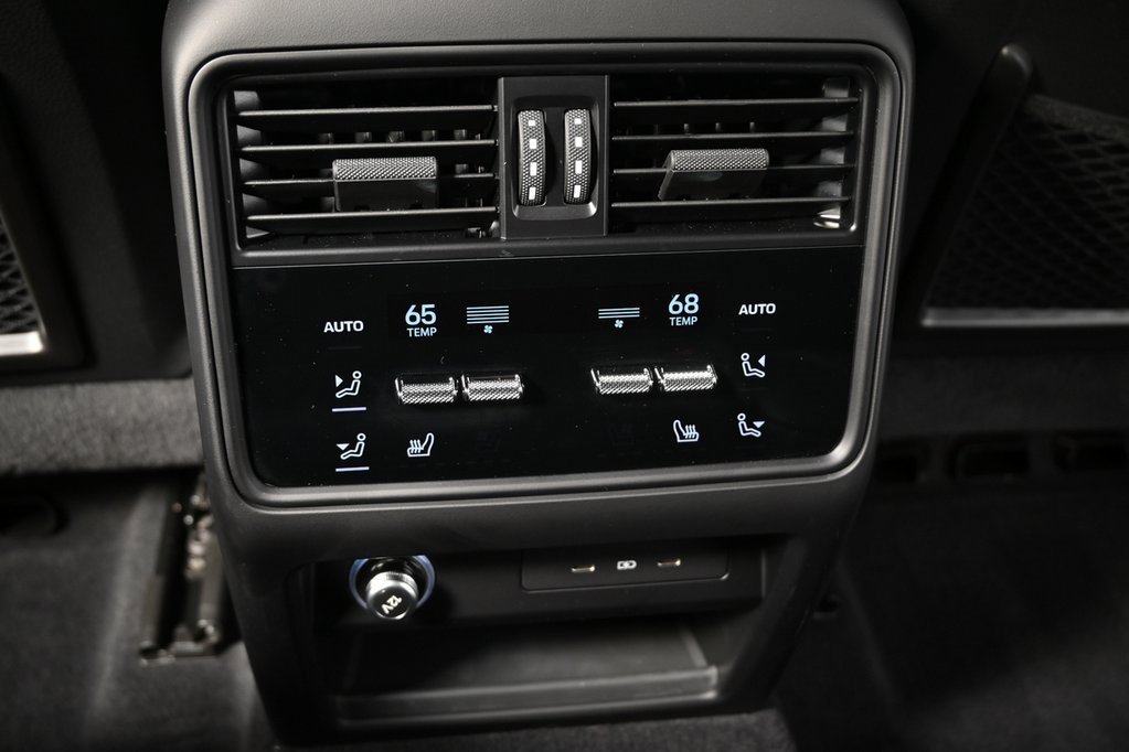 Used 2025 Porsche Cayenne image 18