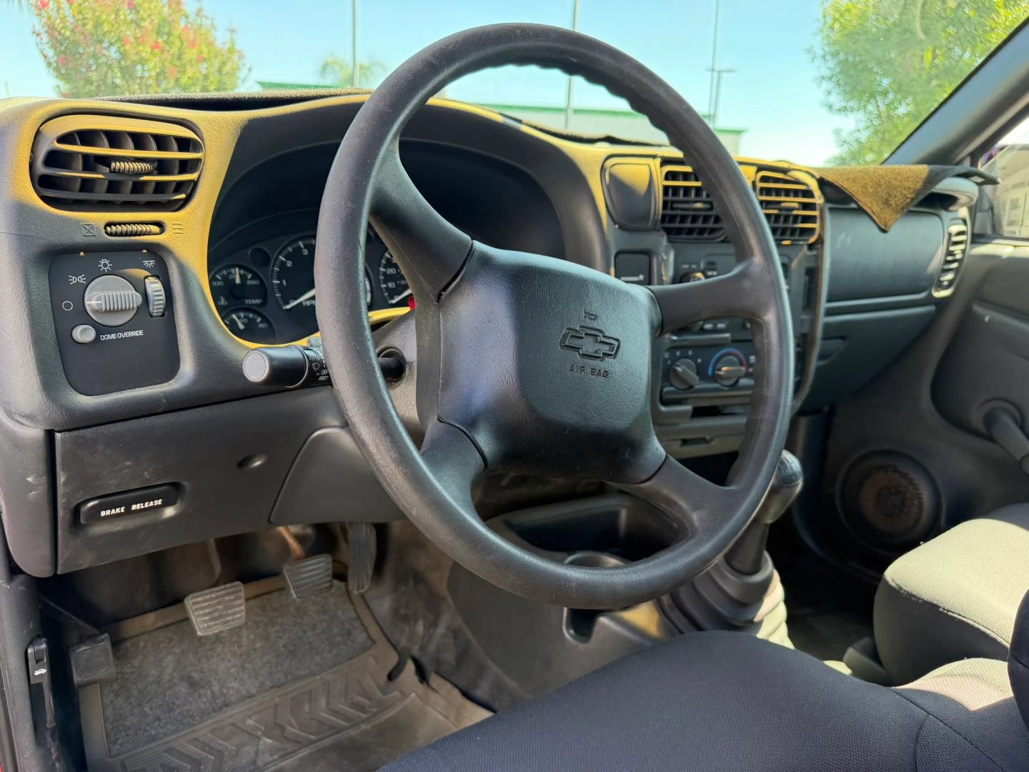 Used 2003 Chevrolet S10 Pickup 2WD Regular Cab image 11