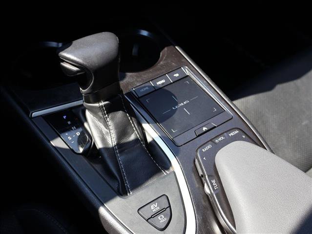 Used 2019 Lexus UX 250h w/ Premium Package AWD/4WD image 19