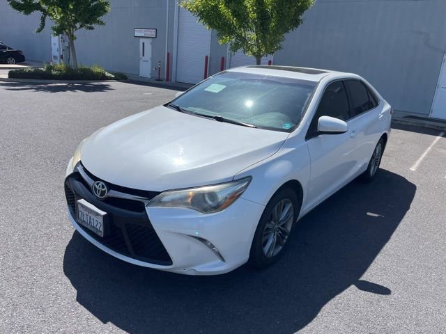 Used 2015 Toyota Camry SE w/ Moonroof Package FWD image 3