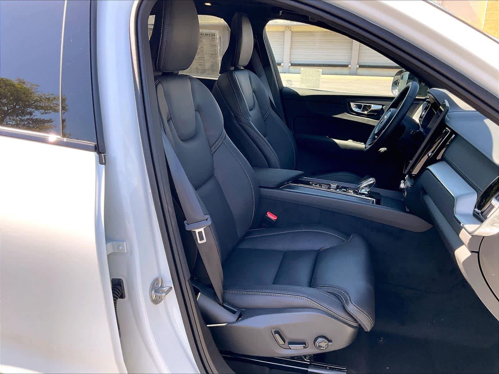 New 2026 Volvo XC60 T8 Ultra w/ Climate Package AWD/4WD image 31