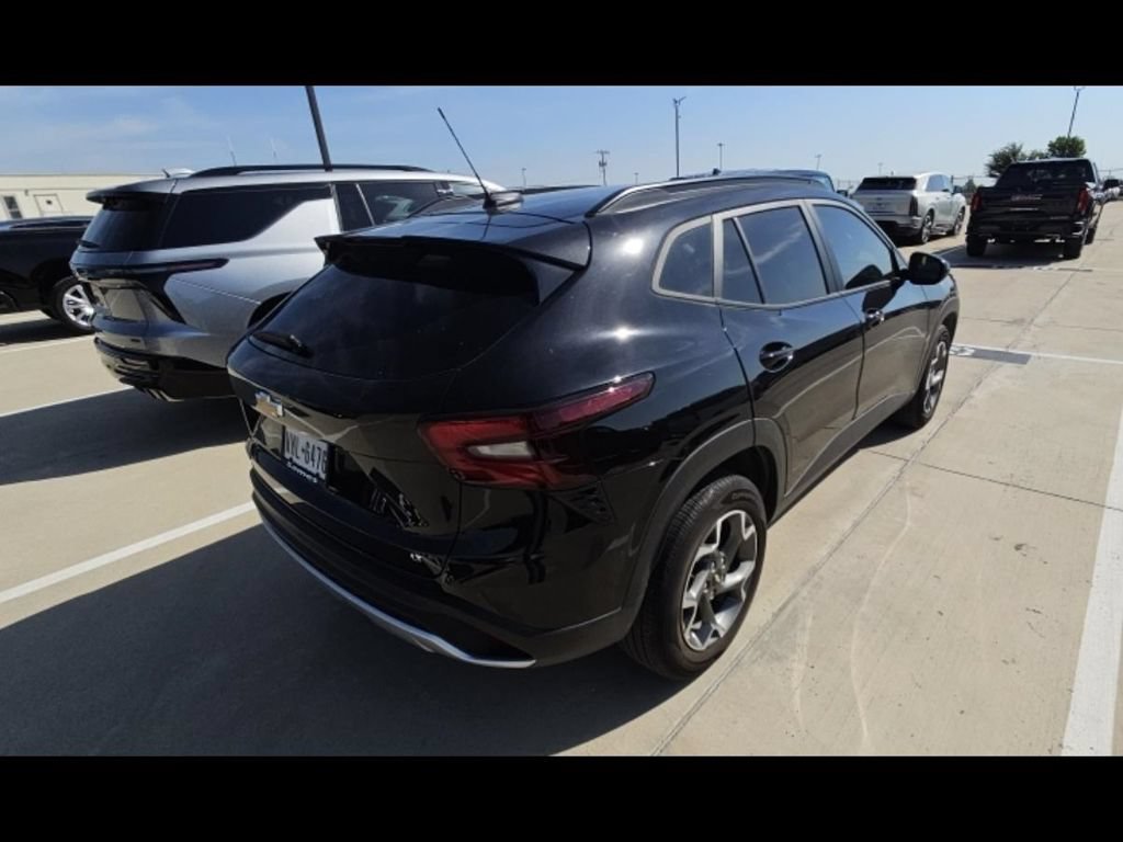 Used 2025 Chevrolet Trax LT w/ Driver Confidence Package FWD image 5