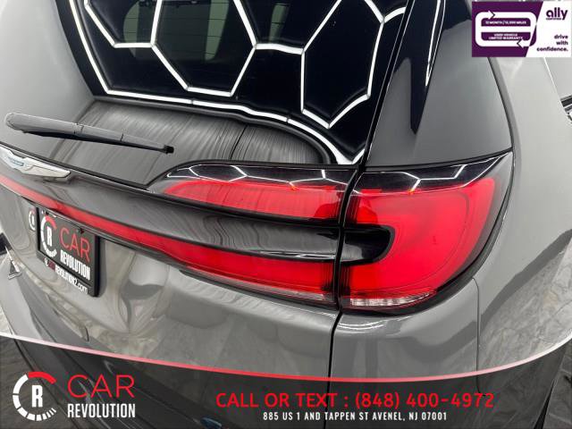 Used 2021 Chrysler Pacifica Touring-L image 63