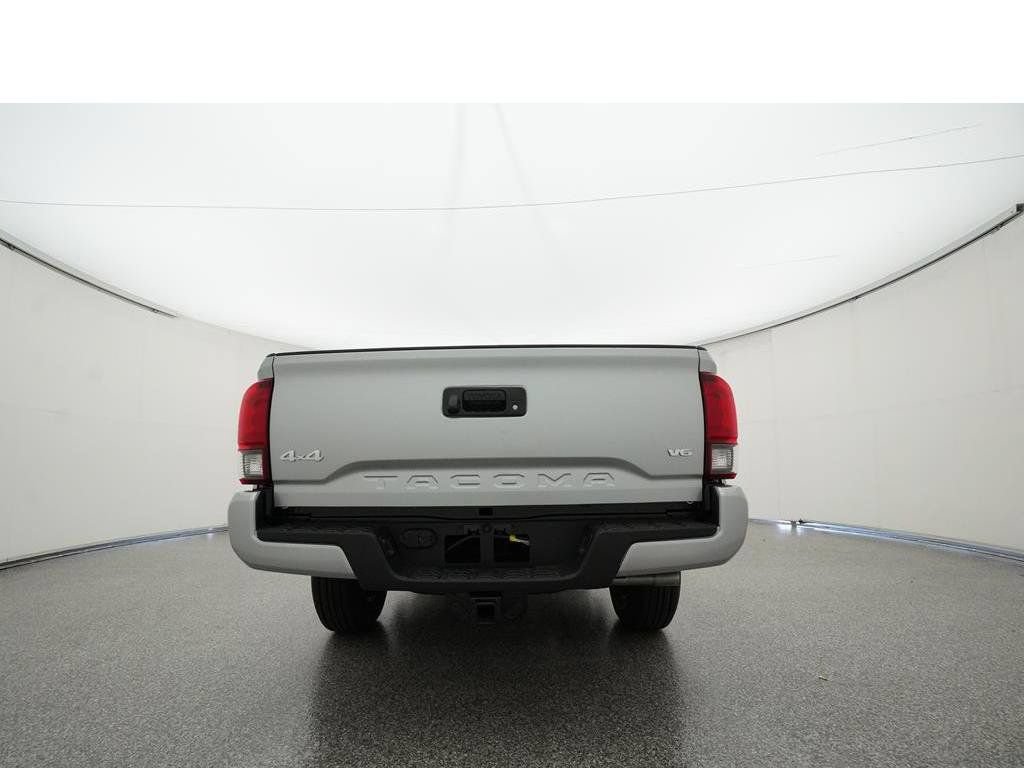 Used 2022 Toyota Tacoma SR5 w/ Technology Package AWD/4WD image 29
